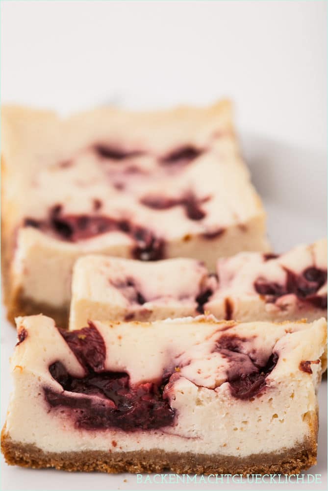 Schlanker Käsekuchen mit Kirschen