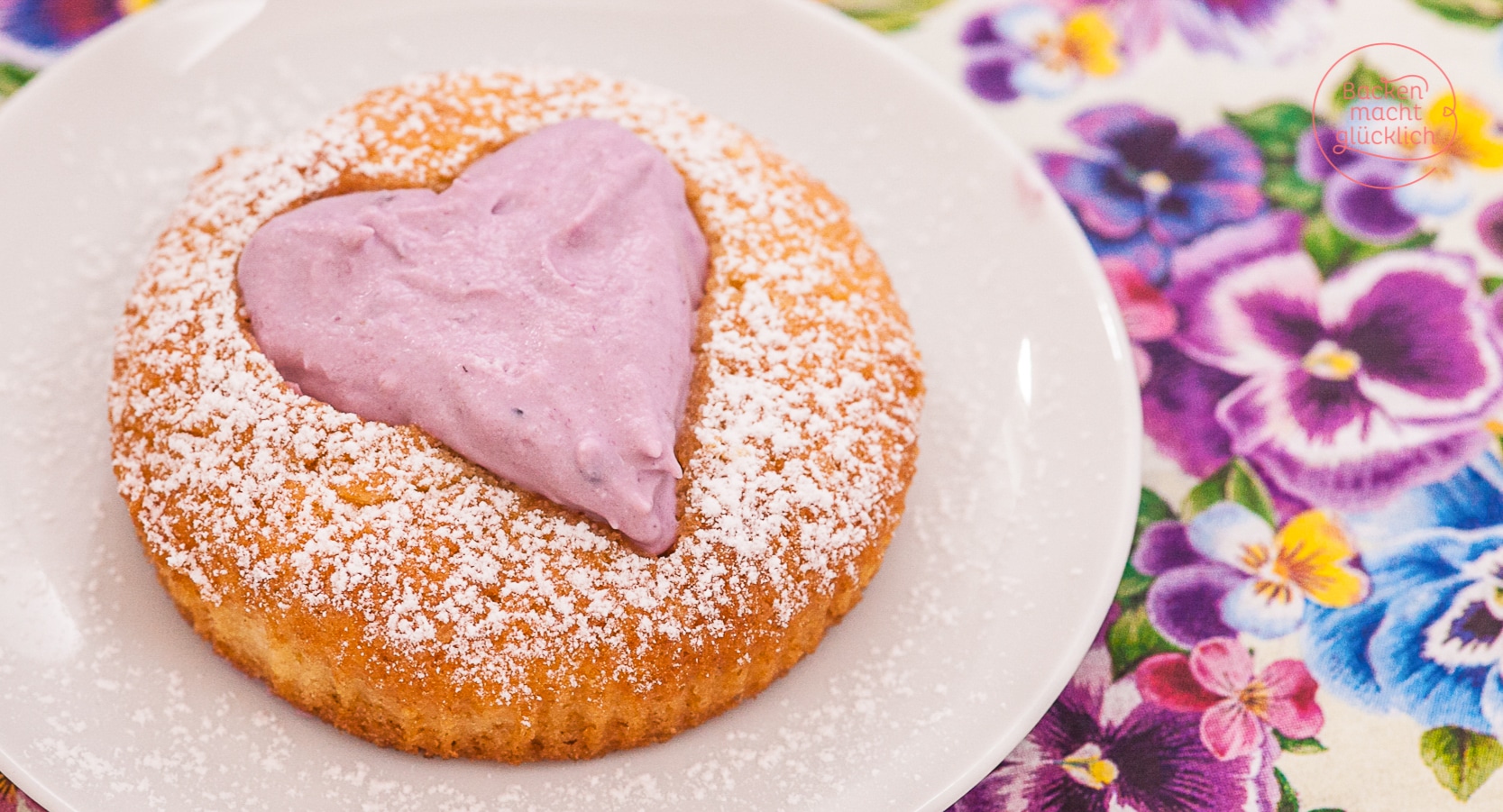 Herz-Cupcakes mit Beeren