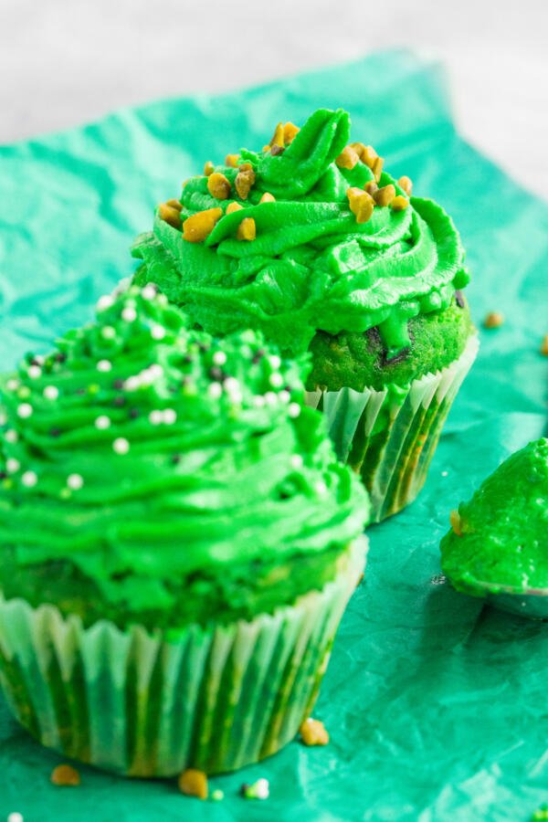 Cupcakes mit grünem Frosting