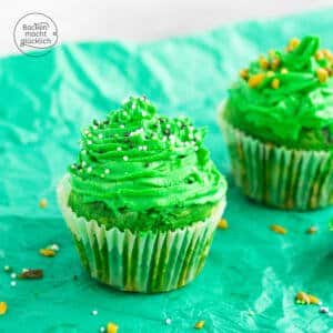 grüne Cupcakes mit Waldmeister