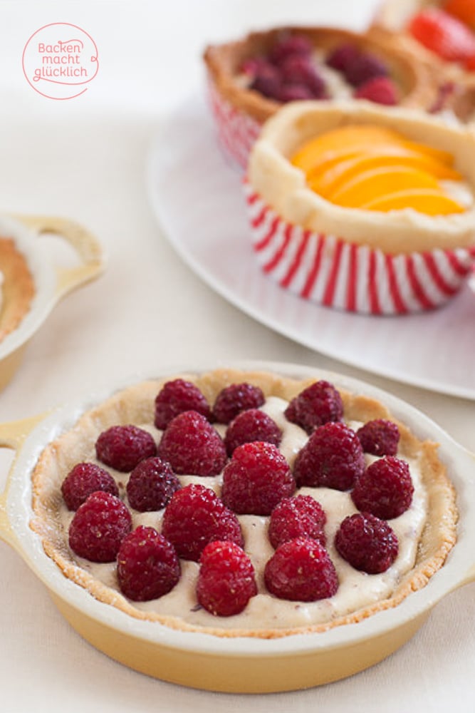 Mandeltörtchen mit Beeren