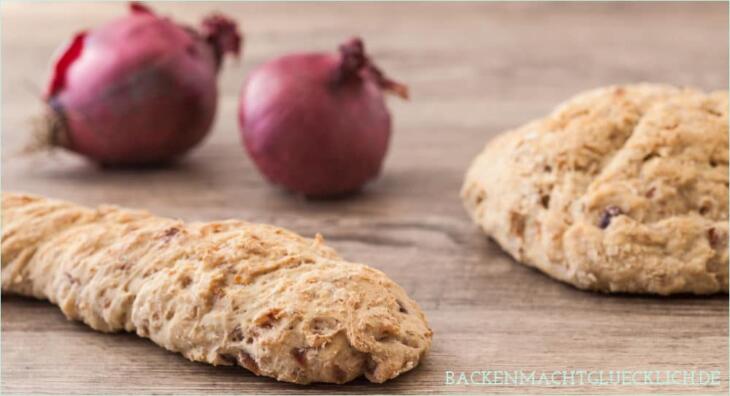 Selbstgemachte Zwiebelstangen Brotstangen mit Zwiebeln