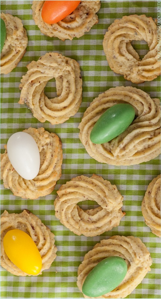 Osternester aus Spritzgebäck-Teig | Backen macht glücklich