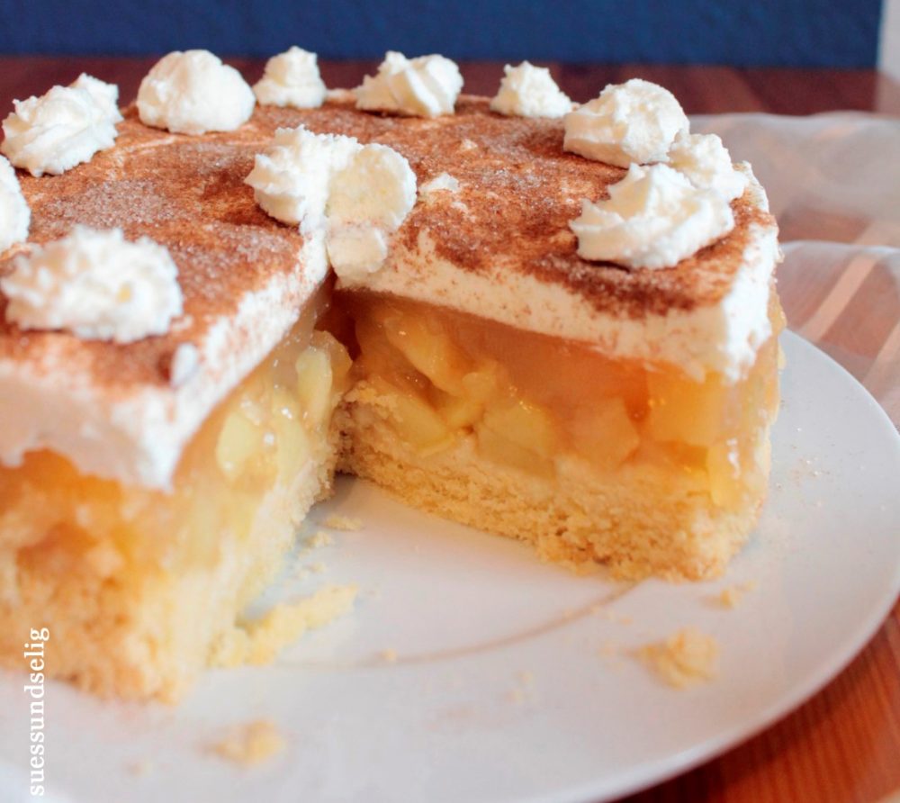 Apfeltorte mit Sahne und Zimt | Backen macht glücklich