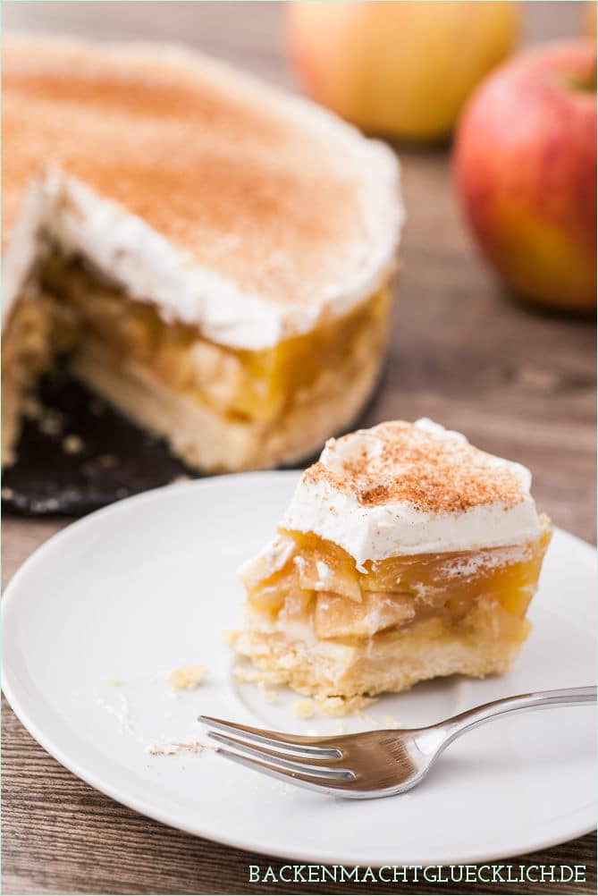 Die beste Apfel-Sahne-Torte mit Pudding und Mürbeteig: kommt garantiert gut an, ist superlecker & einfach zu machen!