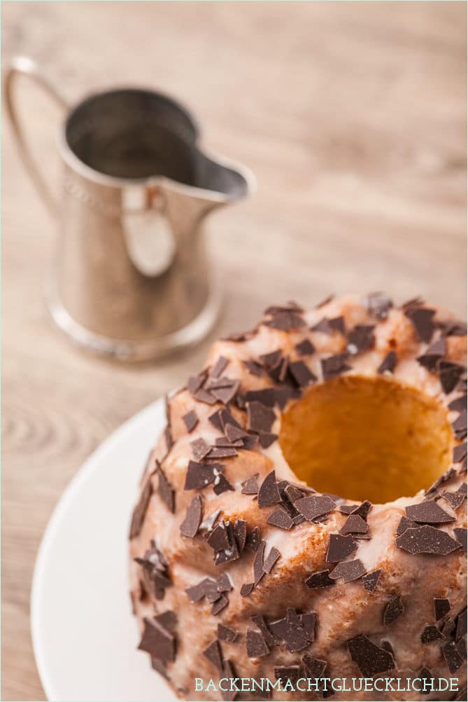 Der weltbeste Eierlikörkuchen: flaumig, saftig, wunderbar! Diesen Eierlikör-Gugelhupf müsst ihr testen ♥ In nur 10 Minuten fertig!