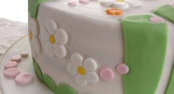 Erdbeertorte mit weißer Joghurtmousse
