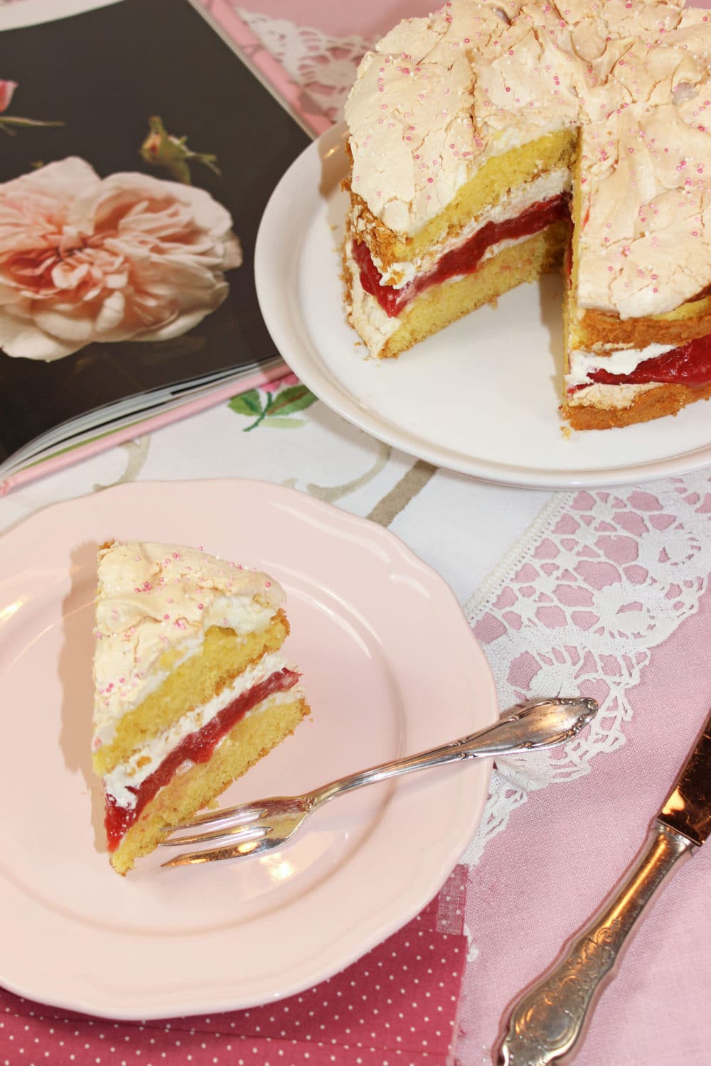 Baisertorte mit Erdbeeren