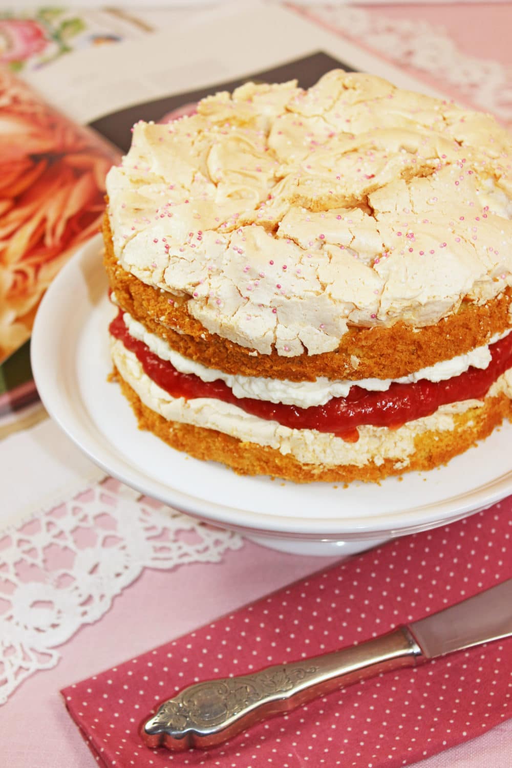 Baisertorte mit Erdbeeren