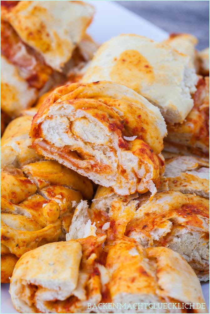Partybrot-Rezept: Gefülltes Pizzabrot | Backen macht glücklich