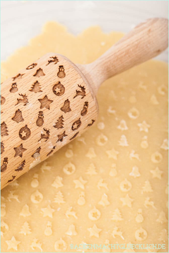 Weihnachtsplätzchen mit Kindern backen Keksstempel