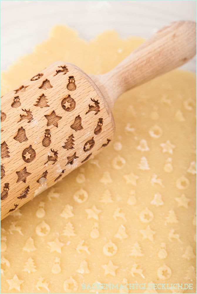 Weihnachtsplätzchen mit Kindern backen Keksstempel