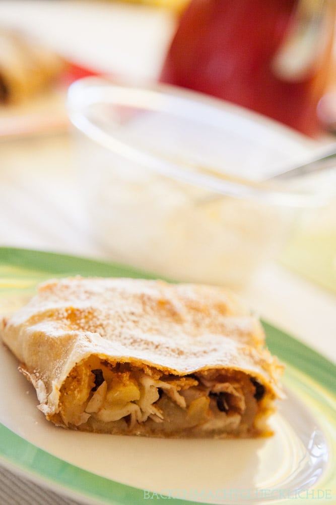 Apfelstrudel mit selbstgemachtem Strudelteig Rezept