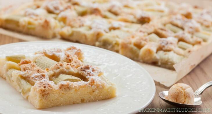 Rhabarberkuchen mit Streuseln | Backen macht glücklich