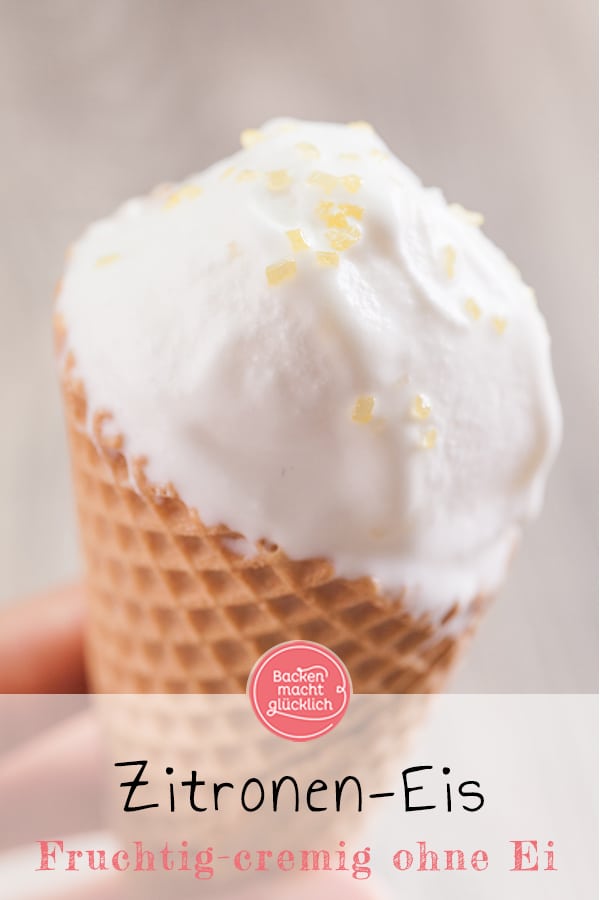 Wunderbar cremiges Zitroneneis, das man sowohl mit als auch ohne Eismaschine zubereiten kann. Das Kokos-Zitroneneis schmeckt frisch zubereitet genauso gut wie erst einige Tage später aus der Tiefkühltruhe