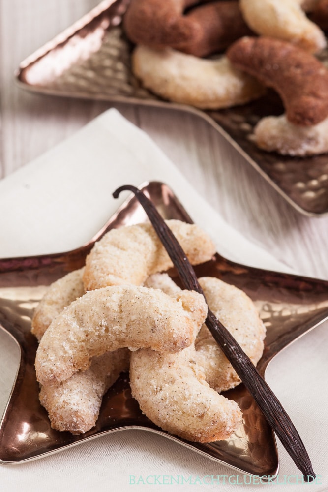 Einfaches Original-Rezept für Omas Vanillekipferl. Aus gutem Grund eine der beliebtesten Plätzchensorten überhaupt!