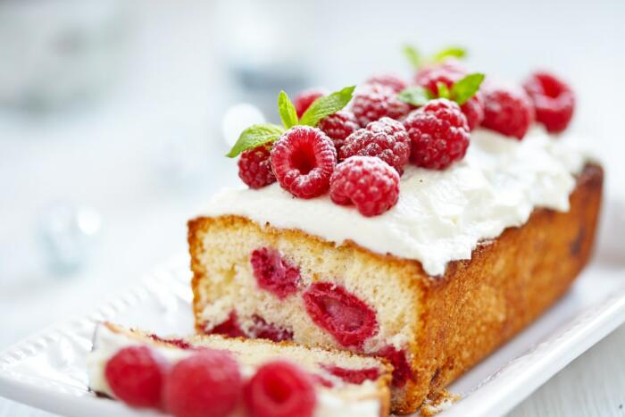 Biskuit-Obstkuchen vom Blech | Backen macht glücklich