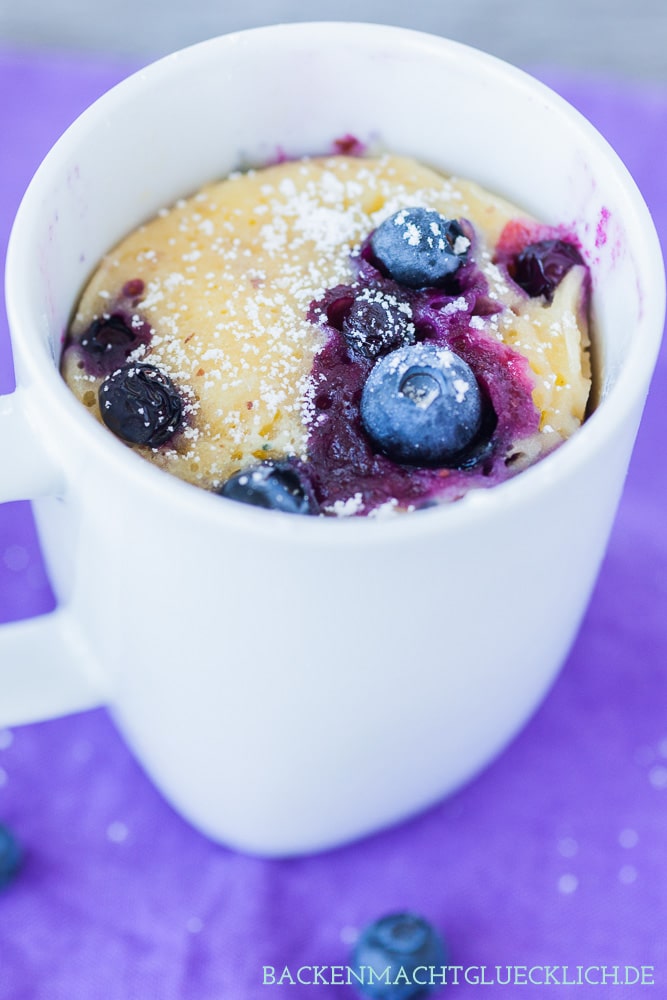 Mikrowellenkuchen mit Blaubeeren