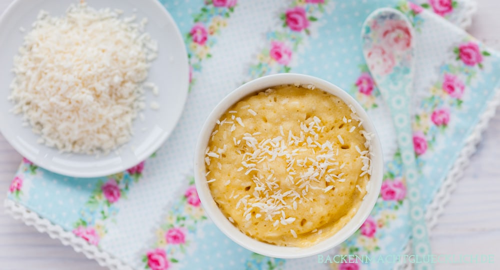 Tassenkuchen mit Kokosraspeln