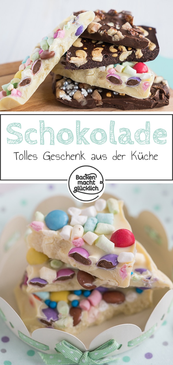 Schokotafeln als schöne Geschenkidee: Mit diesem Grundrezept für selbst gemachte Schokotafeln lassen sich aus einfacher Kuvertüre und leckeren Toppings individuelle Schokogeschenke zusammenstellen.