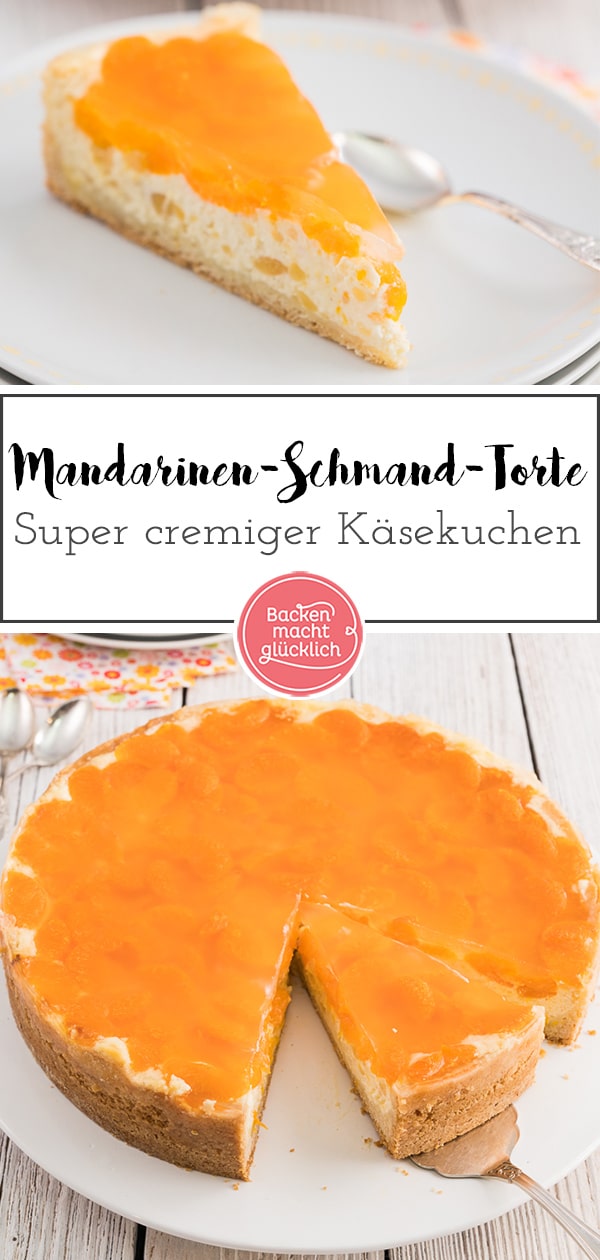 Omas Mandarinen-Schmand-Torte mit feinem Mürbeteig ist ein echter Klassiker für Kaffee und Kuchen. Der cremige Käsekuchen mit Mandarinen und Schmand kommt einfach überall gut an und ist super einfach! #käsekuchen #schmandkuchen #schmandtorte #mandarinen #mandarinenkuchen #backenmachtglücklich