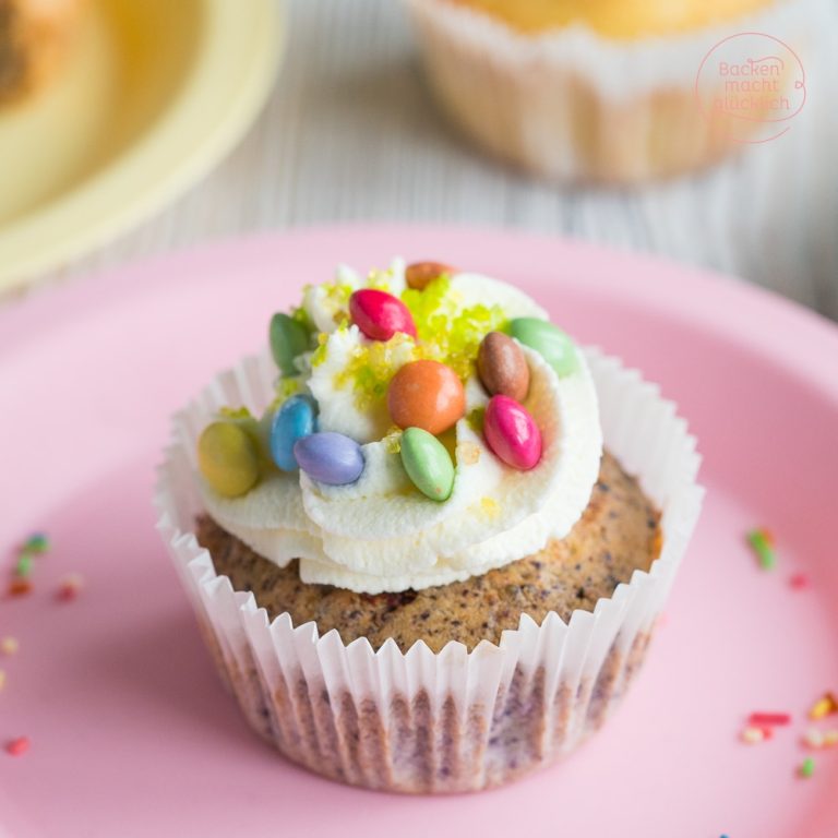 Piñata-Muffins mit Smarties im Teig
