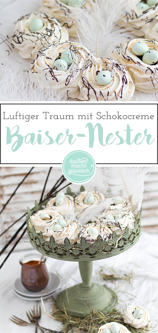 Ein luftig-leichter Traum aus Eischnee, Zucker und ein wenig Schokolade: Diese Baiser-Osternester sehen himmlisch aus - und schmecken mindestens genauso gut! In jedem der kleinen Meringue Nester befinden sich pastellfarbene Marzipaneier und Kokosflocken, gebettet auf einer schokoladigen Creme – perfekt für Ostern!