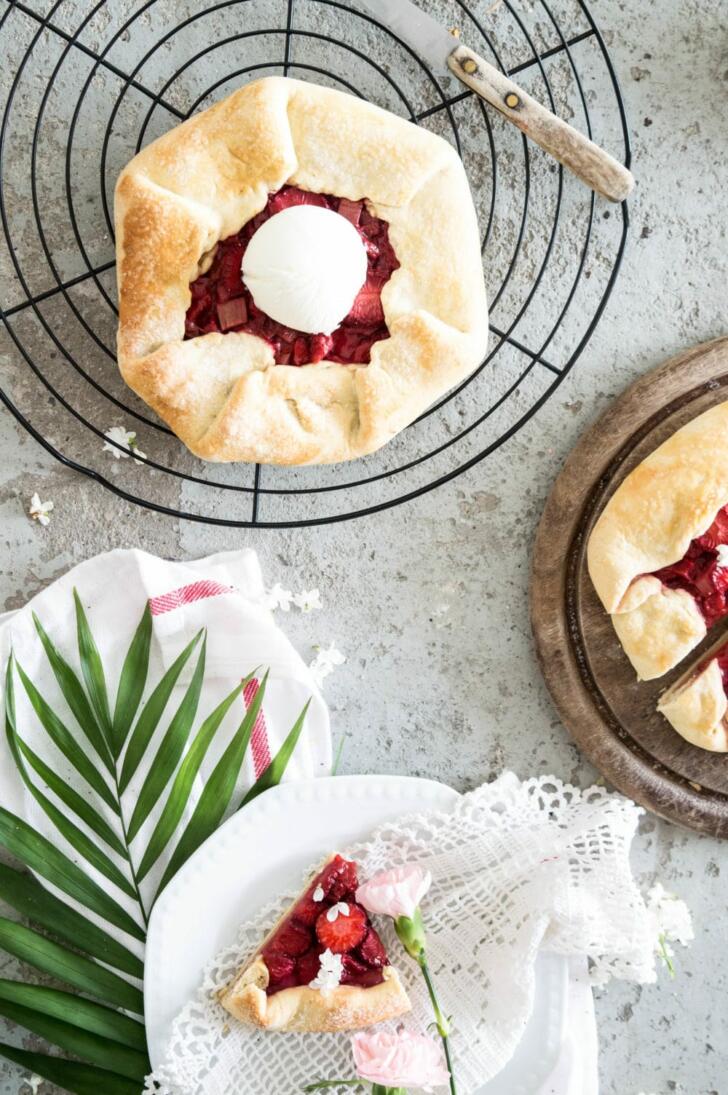 Einfache Rhabarber Galette