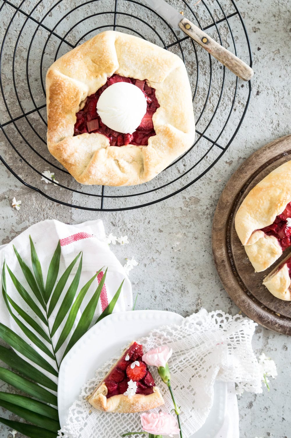 Einfache Rhabarber Galette