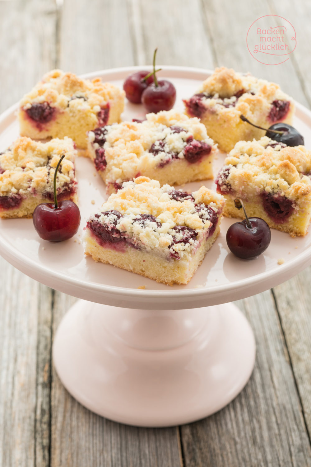 Saftiger Kirschkuchen mit Streuseln