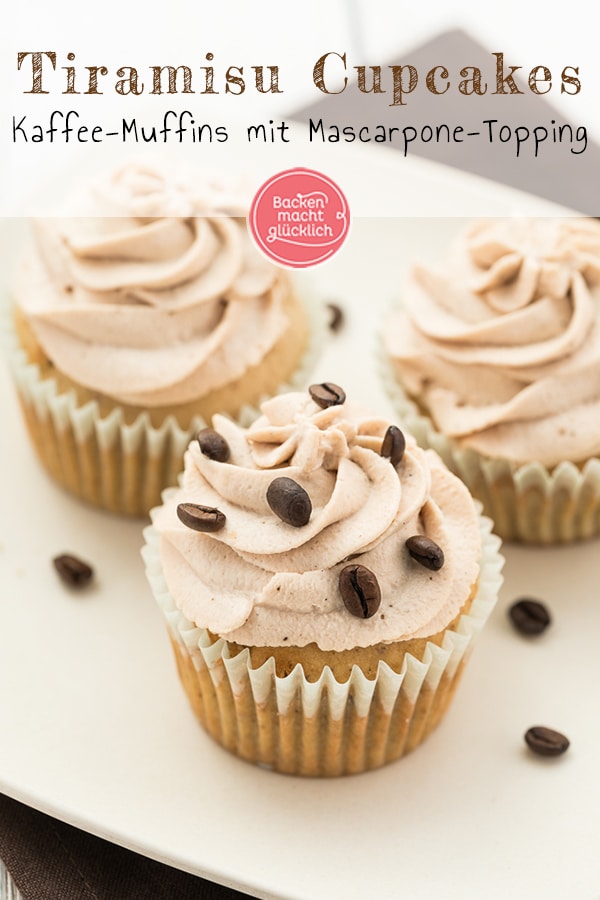 Diese einfachen Tiramisu-Cupcakes werden mit köstlichem Mascarpone Frosting getoppt. Sommerlich & sündhaft gut!