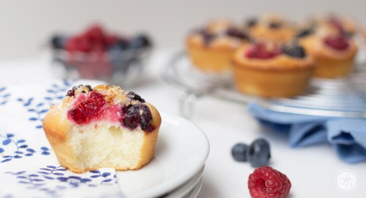 Friands Rezept mit Kokos und Beeren