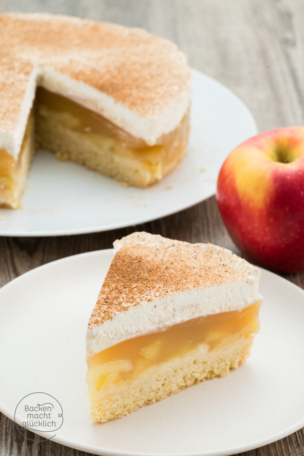 Apfeltorte mit Sahne und Zimt | Backen macht glücklich