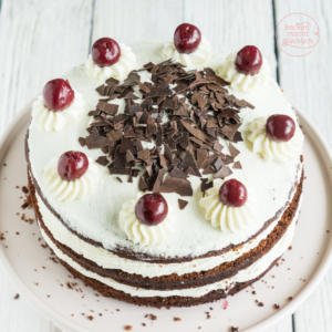 einfache klassische Schwarzwälder Kirschtorte