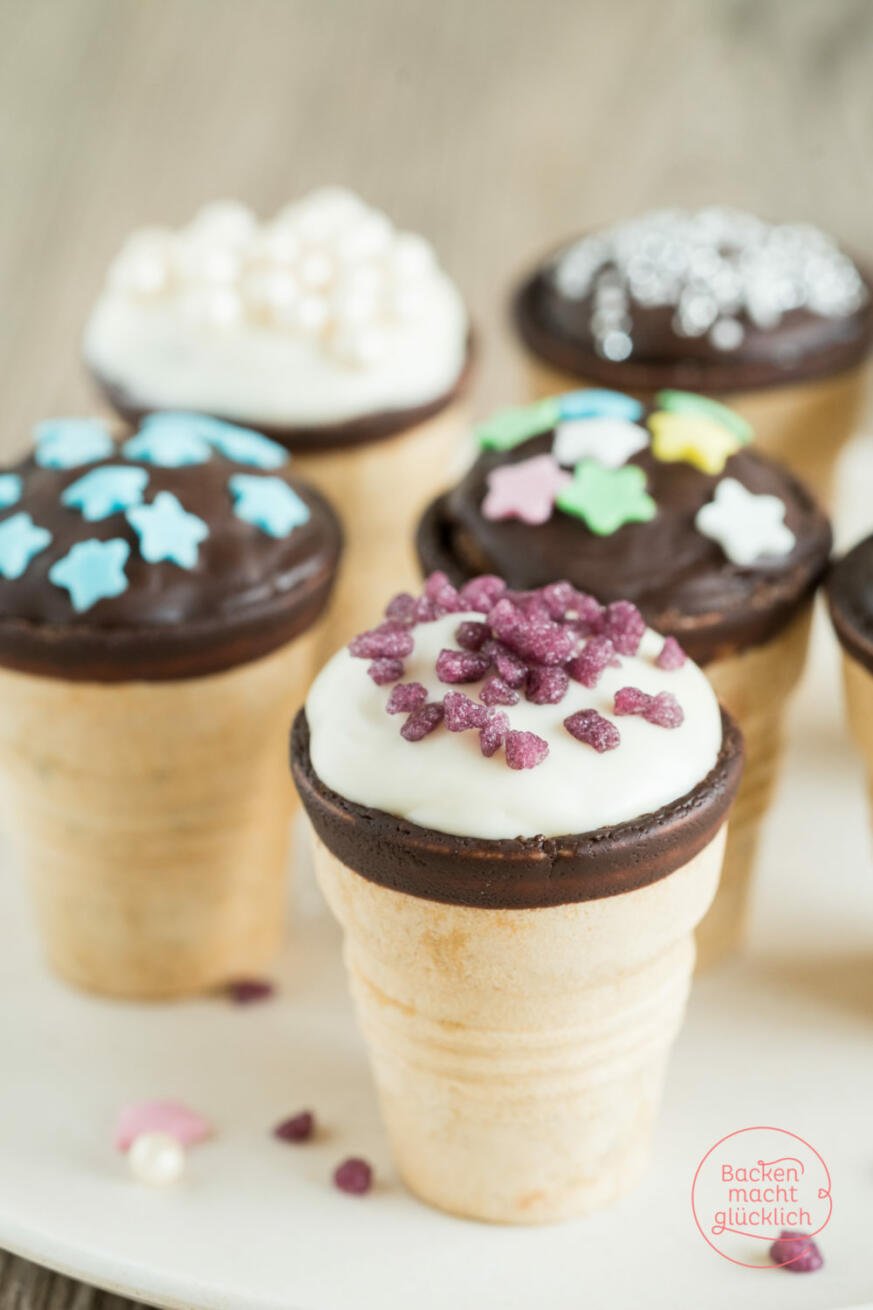 Kleine Kuchen in der Waffel Backen macht glücklich