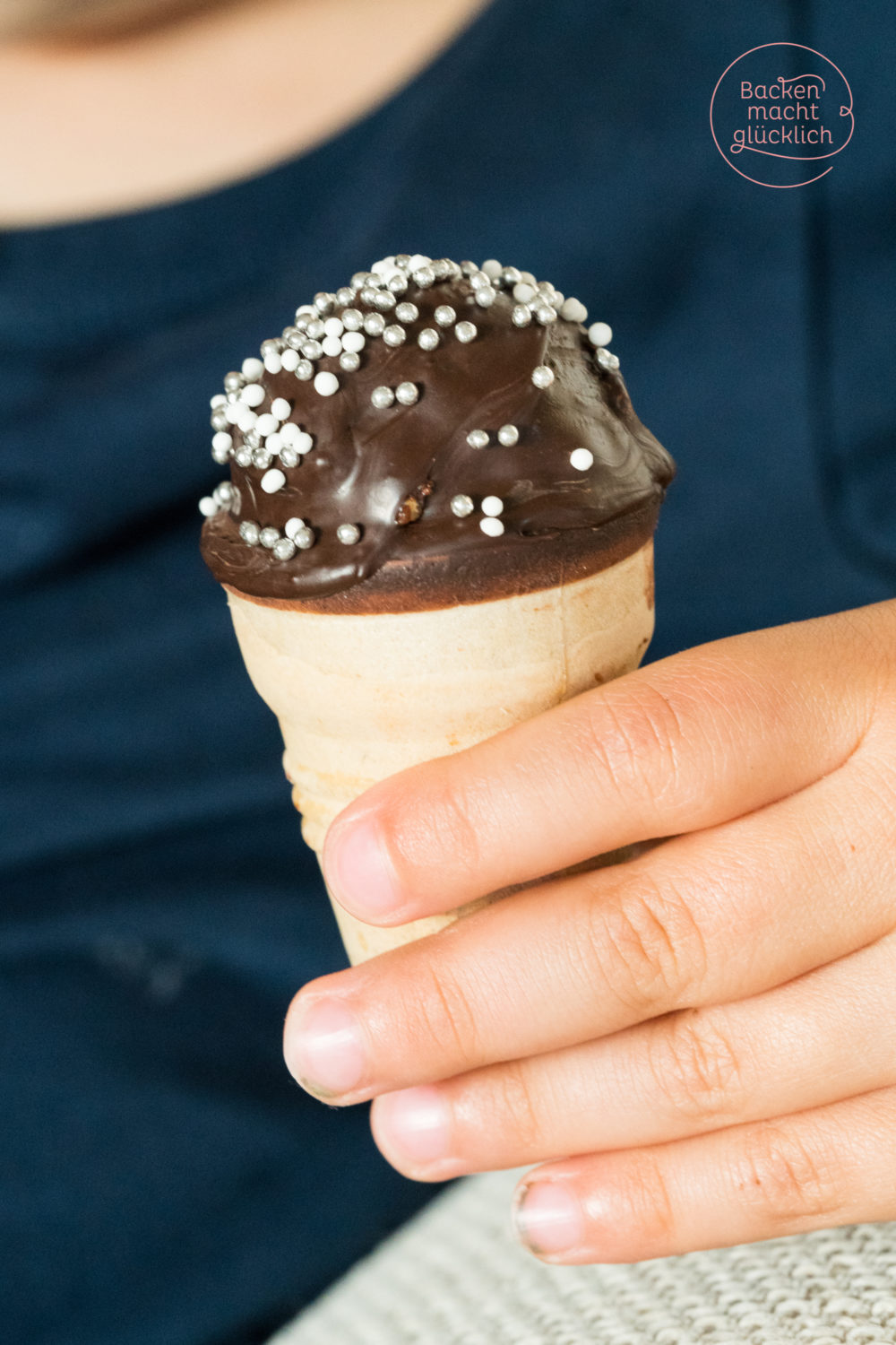 Minikuchen im Waffelbecher