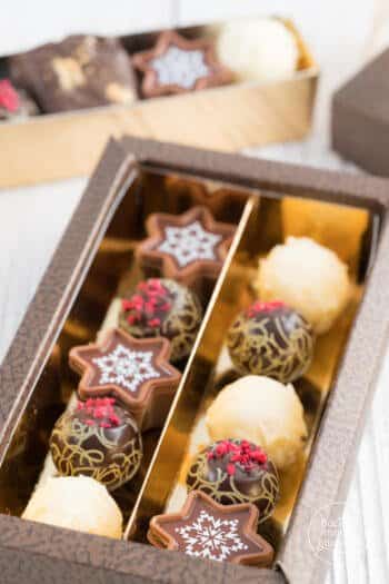 Selbstgemachte pralinen verpacken