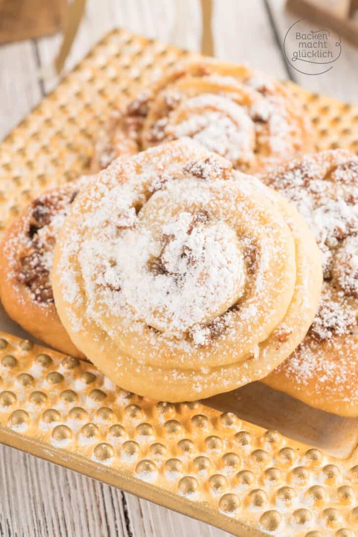 Hefeschnecken mit Rosinen Marzipan Zimt