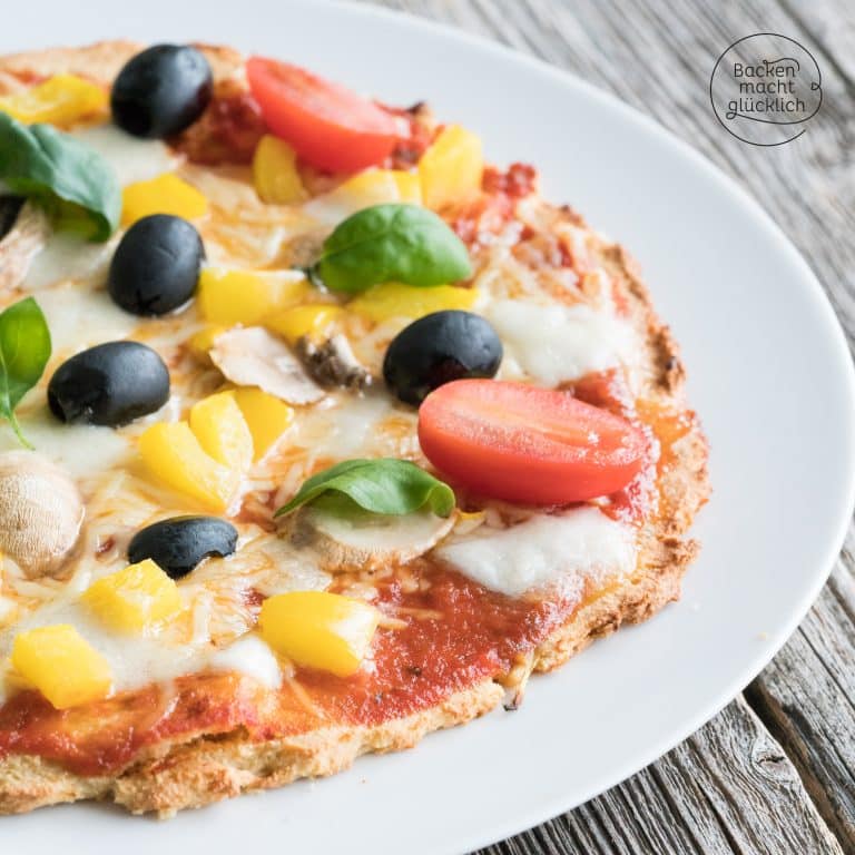 Low Carb Pizza mit Mandelmehl-Boden
