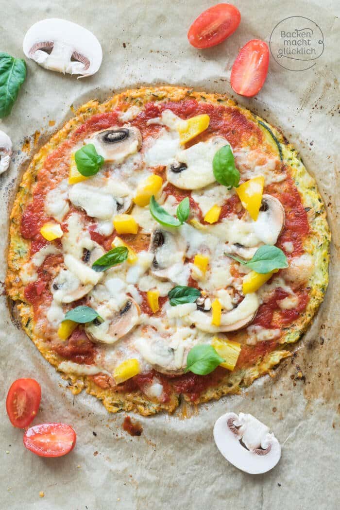 Low Carb Zucchini-Pizza ohne Teig | Backen macht glücklich
