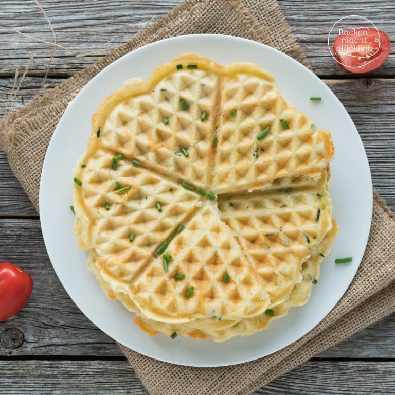 Herzhafte Waffeln mit Käse und Kräutern