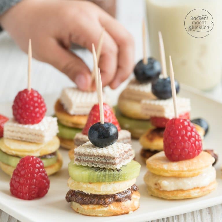 Pancake-Spieße mit Obst und Schokocreme