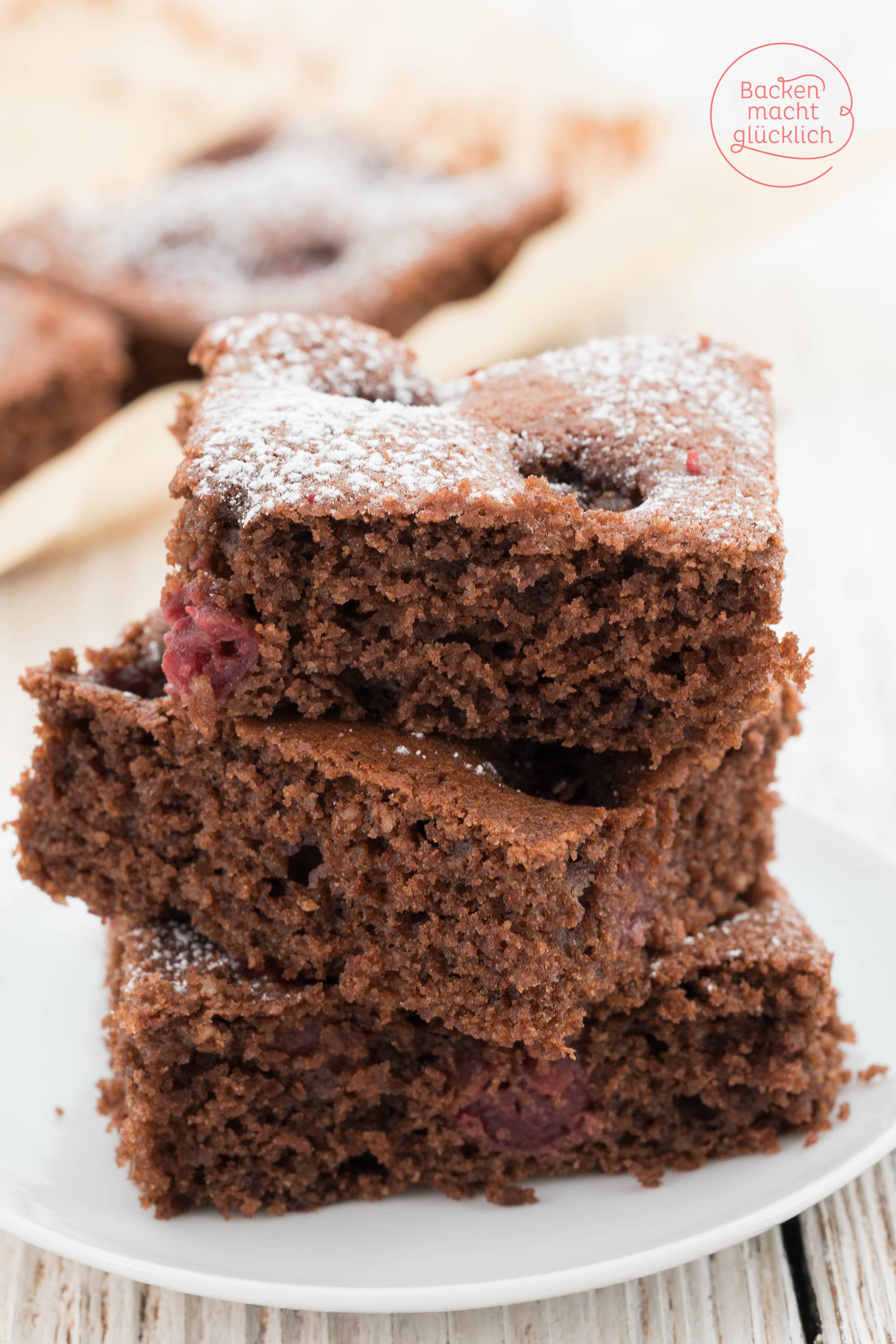 Saftiger Schokokuchen mit Kirschen vom Blech