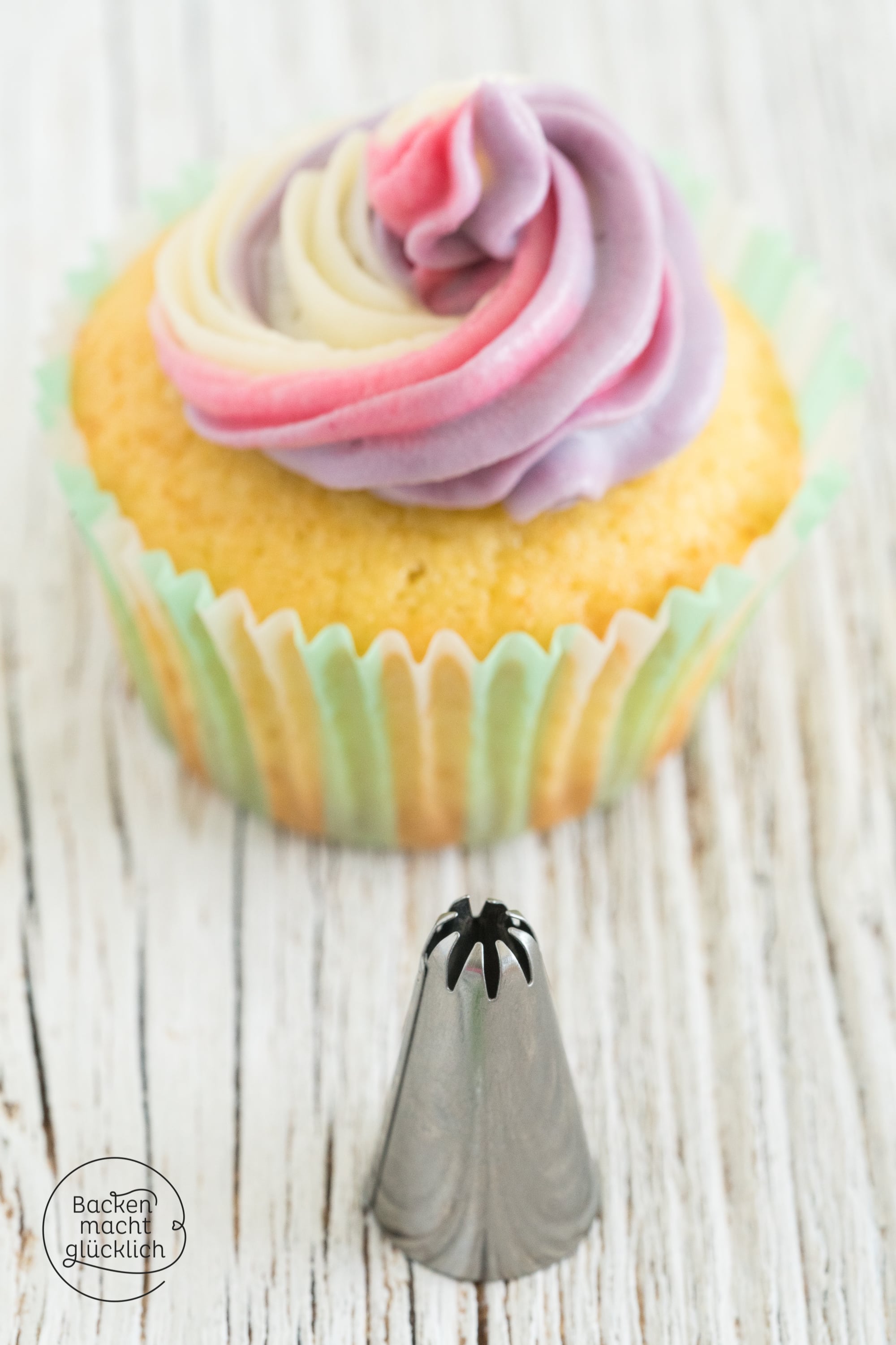 Bunte Cupcake Deko Rainbow Swirl