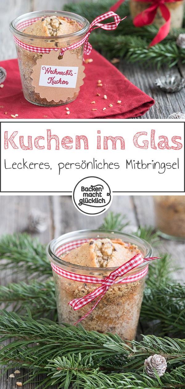 Dieser köstliche Kuchen im Glas ist ein tolles Geschenk aus der Küche. Der Weihnachtskuchen mit Zimt, Nüssen und Schokolade hält sich richtig verschlossen 1 bis 2 Monate.