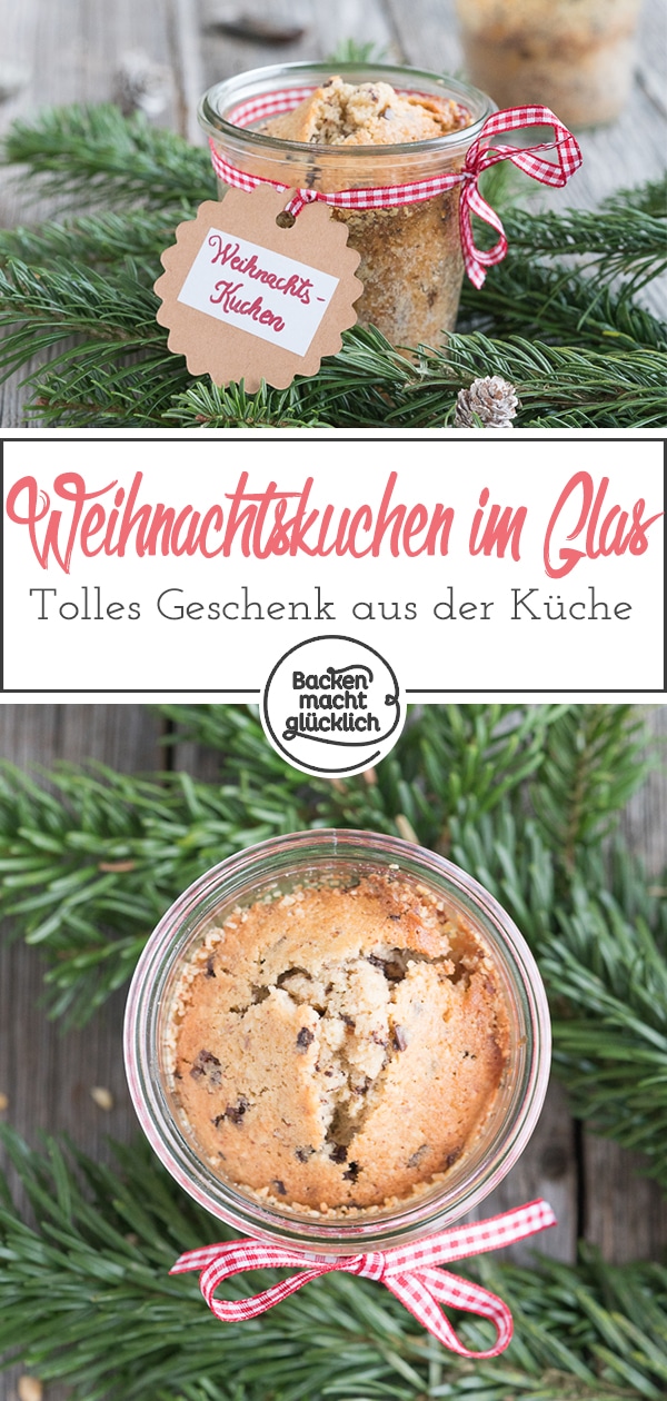 Dieser köstliche Kuchen im Glas ist ein tolles Geschenk aus der Küche. Der Weihnachtskuchen mit Zimt, Nüssen und Schokolade hält sich richtig verschlossen 1 bis 2 Monate.