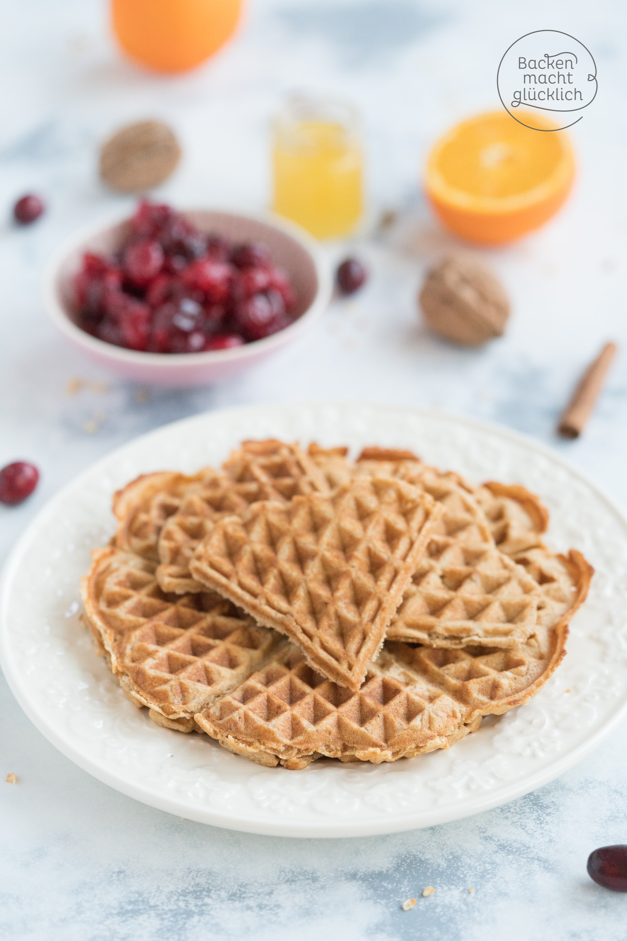 Waffeln mit Nüssen und Zimt