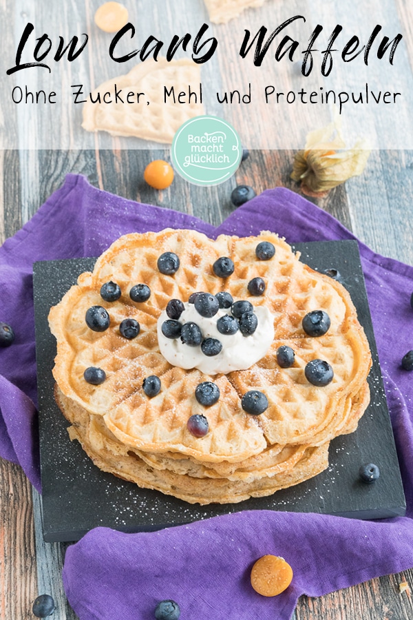 Diese fluffigen Low Carb Waffeln ohne Mehl, Butter, Zucker und Proteinpulver sind perfekt für alle, die kohlenhydatarm schlemmen wollen. Schnell & einfach!