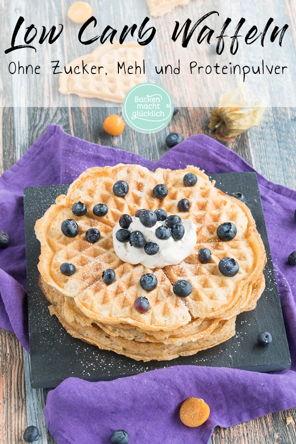 Diese fluffigen Low Carb Waffeln ohne Mehl, Butter, Zucker und Proteinpulver sind perfekt für alle, die kohlenhydatarm schlemmen wollen. Schnell & einfach!