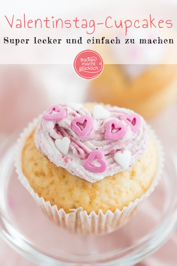 Tolles Grundrezept für köstliche Muffins mit Herz. Die Herz-Cupcakes eignen sich super um der Mama zum Muttertag eine Freude zu machen: Einfache und schnelle Muttertags-Cupcakes!